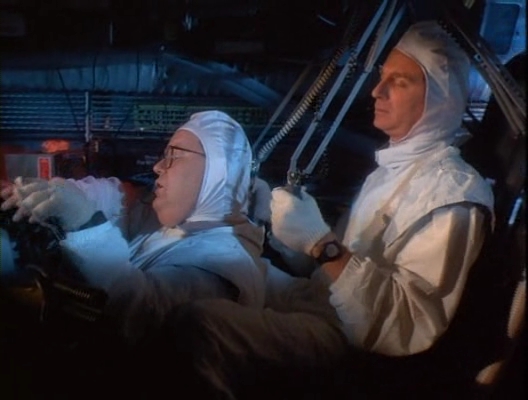 Circuitry.Man.II.1994.DVDRIP.XVid-CG.avi_001228160