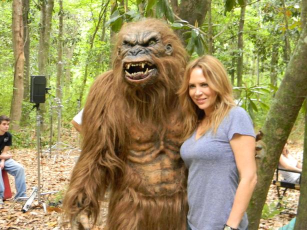 sherrie-rose-on-set-of-night-claws-large-picture