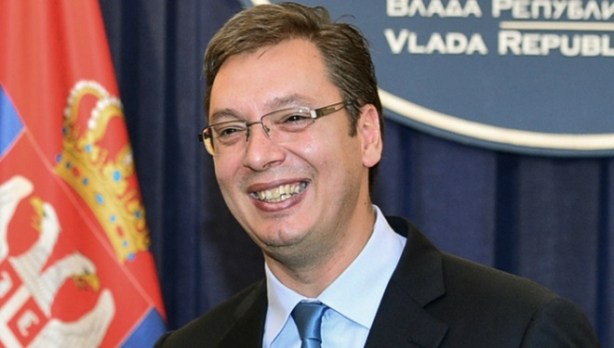 vucic-se-smeje